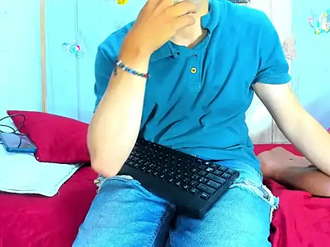 afroditoo online show from December 2, 2025, 2:50 am