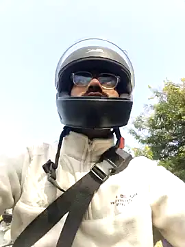 Snapshot of YoursThickDick chatting on December 4, 2025, 6:01 am YoursThickDick online show from December 4, 2025, 6:01 am