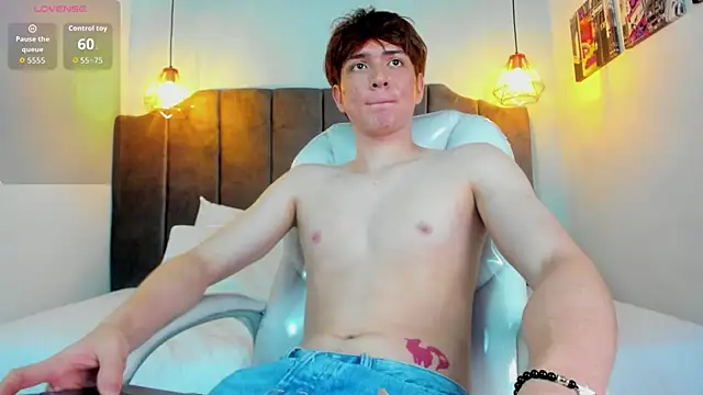 Snapshot of Oscar_and_dani chatting on September 13, 2025, 3:28 am Oscar and dani online show from September 13, 2025, 3:28 am