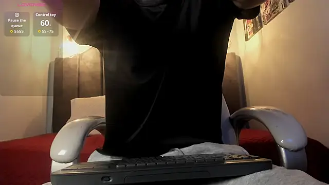 Snapshot of Oscar_and_dani chatting on October 11, 2025, 4:01 am Oscar and dani online show from October 11, 2025, 4:01 am