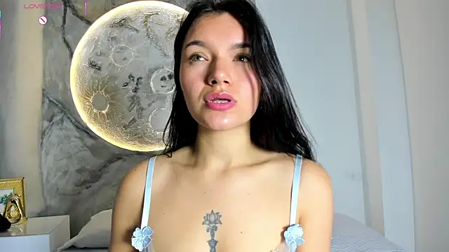 RoxanaBorns  online show from November 9, 2025, 12:58 pm