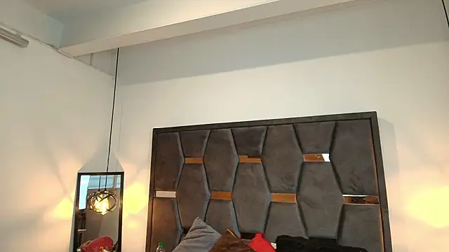 Hanna Lee   online show from March 25, 2026, 2:34 pm