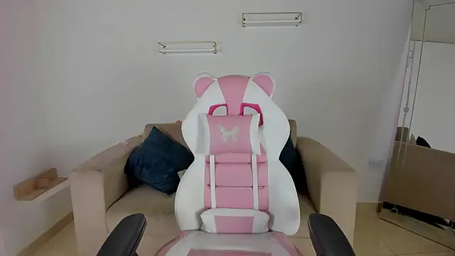 april smiith online show from September 10, 2025, 12:16 pm