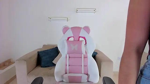 april smiith online show from October 2, 2025, 12:45 pm