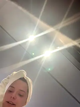 Snapshot of Wildmaca chatting on November 15, 2025, 8:05 pm Wildmaca online show from November 15, 2025, 8:05 pm