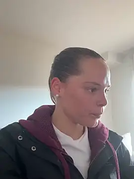 Snapshot of Wildmaca chatting on December 17, 2025, 2:56 pm Wildmaca online show from December 17, 2025, 2:56 pm