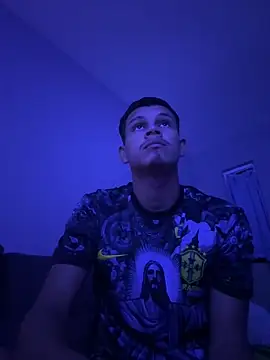 Snapshot of CHARLY-- chatting on October 31, 2025, 8:04 am CHARLY-- online show from October 31, 2025, 8:04 am