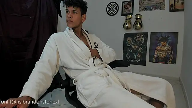 Snapshot of brandonstonexl chatting on October 24, 2025, 10:06 pm brandonstonexl online show from October 24, 2025, 10:06 pm