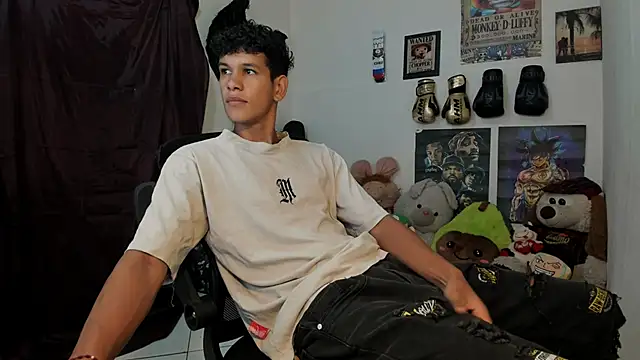 Snapshot of brandonstonexl chatting on March 4, 2026, 11:00 pm brandonstonexl online show from March 4, 2026, 11:00 pm