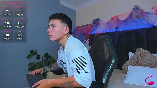 Thomas moon online show from October 23, 2025, 12:48 pm