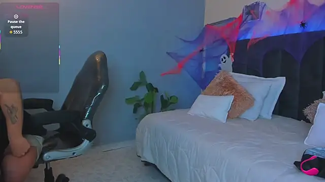 Thomas moon online show from October 24, 2025, 12:34 pm