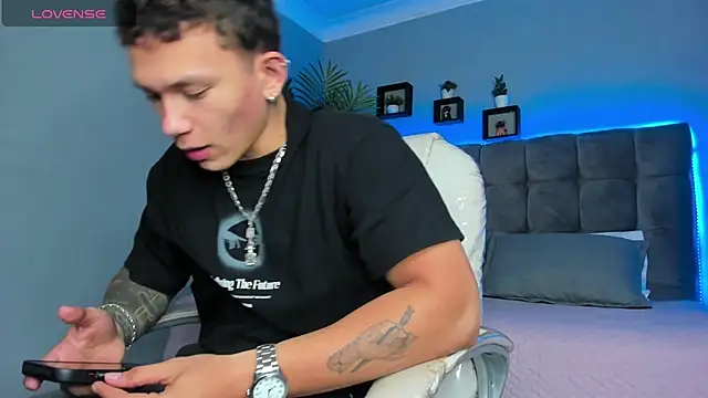 Thomas moon online show from April 17, 2026, 1:03 pm