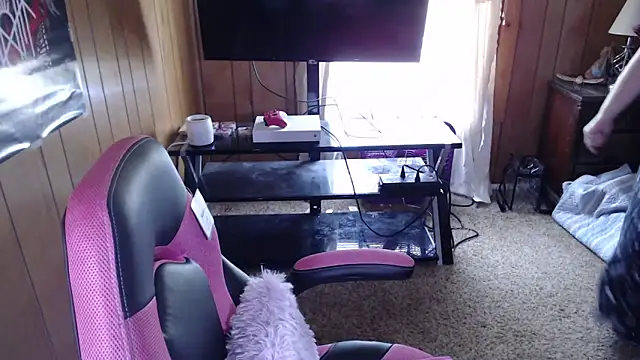 vanessraine online show from February 4, 2026, 7:31 pm