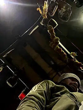 Snapshot of meralund9inch chatting on February 14, 2026, 11:01 pm meralund9inch online show from February 14, 2026, 11:01 pm