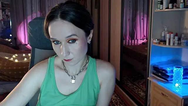 Snapshot of ClassyInna chatting on November 27, 2025, 8:38 am ClassyInna online show from November 27, 2025, 8:38 am