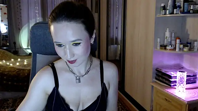 Snapshot of ClassyInna chatting on December 4, 2025, 9:07 am ClassyInna online show from December 4, 2025, 9:07 am