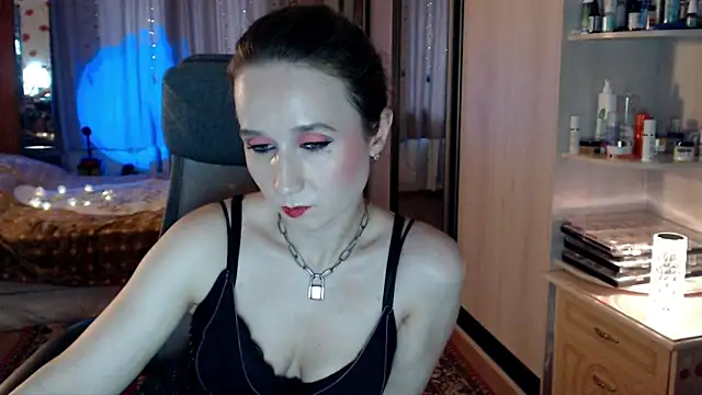 Snapshot of ClassyInna chatting on December 5, 2025, 8:45 am ClassyInna online show from December 5, 2025, 8:45 am