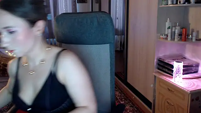 Snapshot of ClassyInna chatting on December 15, 2025, 6:28 am ClassyInna online show from December 15, 2025, 6:28 am