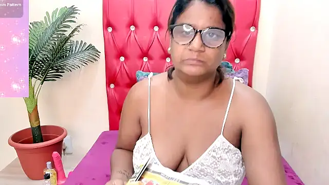 Strawberry Lips online show from September 19, 2025, 5:20 am