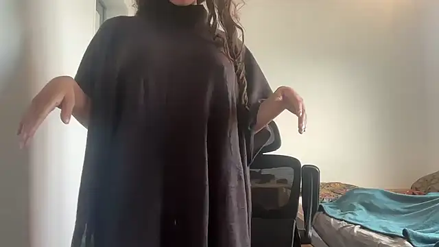 Daphnebby online show from October 2, 2025, 8:43 am