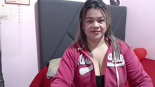 pamela echeverria online show from October 1, 2025, 10:21 am