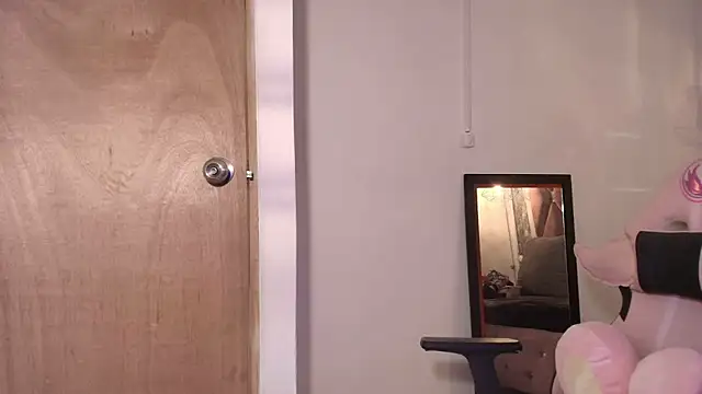 Snapshot of Terraelowen chatting on December 22, 2025, 11:40 am Terraelowen online show from December 22, 2025, 11:40 am