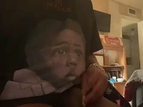 Snapshot of Prettyvsmonster chatting on December 16, 2025, 4:56 pm Prettyvsmonster online show from December 16, 2025, 4:56 pm