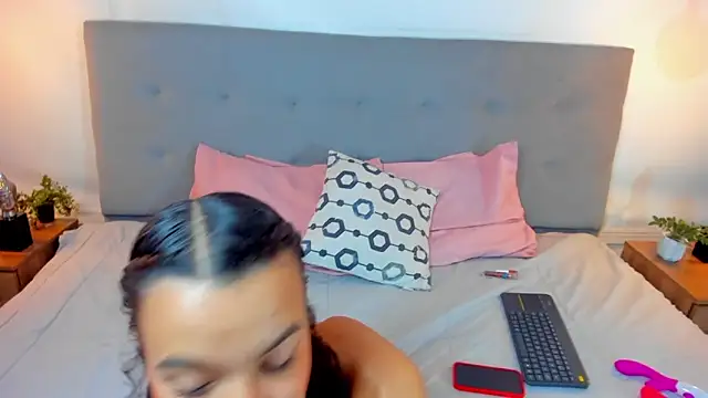 Luna Claire online show from October 12, 2025, 12:37 pm