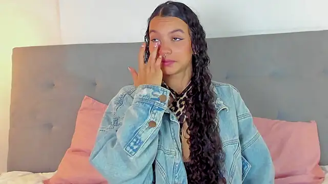 Luna Claire online show from November 12, 2025, 11:32 am