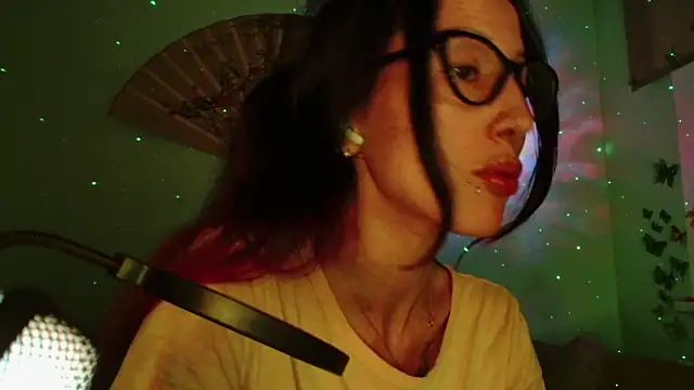 Snapshot of KiotoShine chatting on February 8, 2026, 8:01 pm KiotoShine online show from February 8, 2026, 8:01 pm