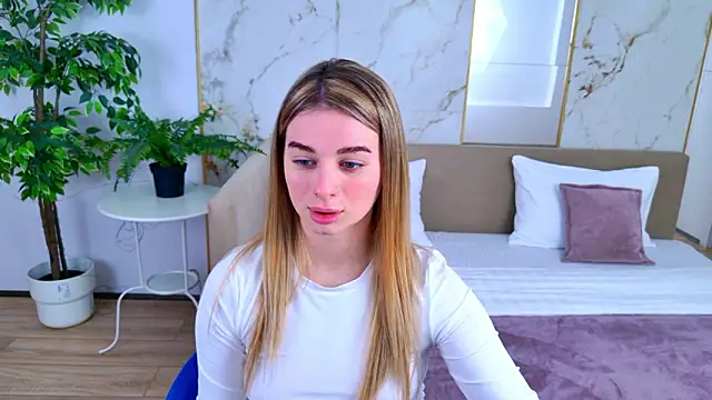 SweetyLicky online show from February 27, 2026, 4:07 pm