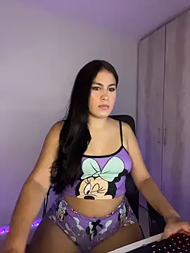 Snapshot of OriannaLuna chatting on October 17, 2025, 12:01 am OriannaLuna online show from October 17, 2025, 12:01 am