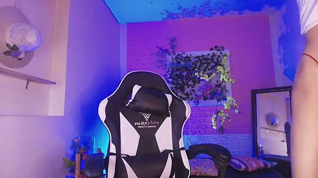 Katy bratz  online show from November 9, 2025, 7:56 pm