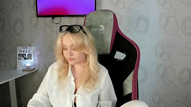 Julliakoill online show from March 3, 2026, 9:26 am