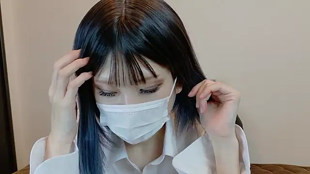 Snapshot of sarina_at chatting on December 15, 2025, 9:35 am sarina at online show from December 15, 2025, 9:35 am