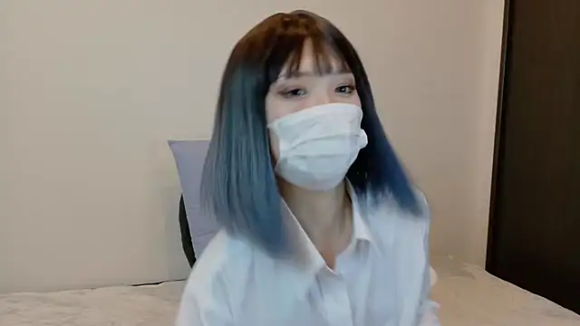 sarina at online show from February 16, 2026, 9:27 am