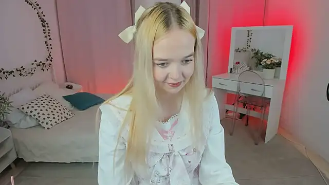 Snapshot of BellaMontgomery chatting on October 15, 2025, 9:59 pm BellaMontgomery online show from October 15, 2025, 9:59 pm