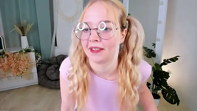 Snapshot of BellaMontgomery chatting on November 5, 2025, 10:21 pm BellaMontgomery online show from November 5, 2025, 10:21 pm