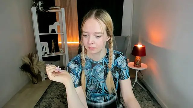 Snapshot of BellaMontgomery chatting on December 14, 2025, 10:25 pm BellaMontgomery online show from December 14, 2025, 10:25 pm