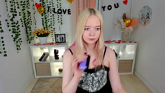 Snapshot of BellaMontgomery chatting on February 9, 2026, 4:44 pm BellaMontgomery online show from February 9, 2026, 4:44 pm