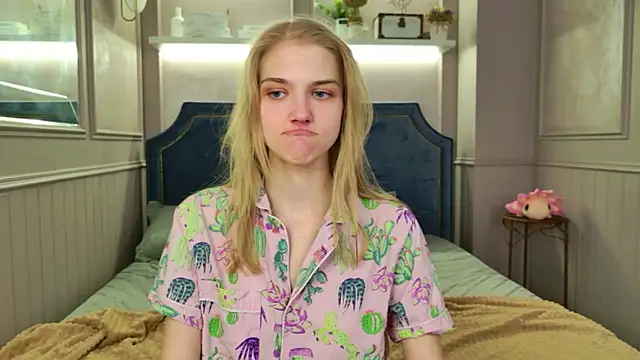 4example Chloe online show from March 15, 2026, 10:21 am