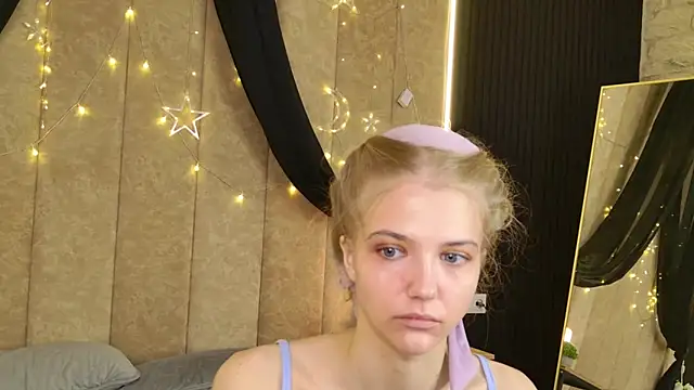 4example Chloe online show from May 11, 2026, 5:02 am