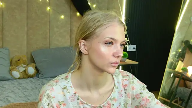 4example Chloe online show from May 16, 2026, 5:26 am