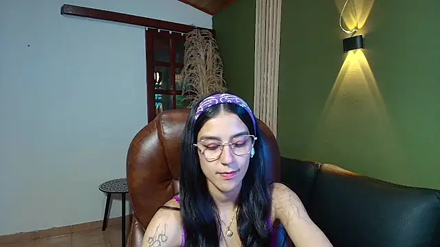 Snapshot of DanielaMonroe chatting on October 20, 2025, 8:42 pm DanielaMonroe online show from October 20, 2025, 8:42 pm