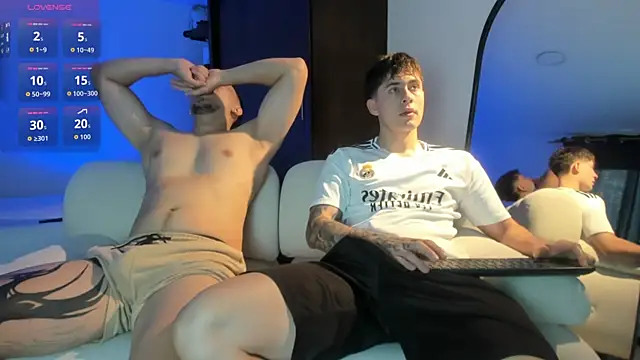 Snapshot of twinguys chatting on November 26, 2025, 11:33 am twinguys online show from November 26, 2025, 11:33 am