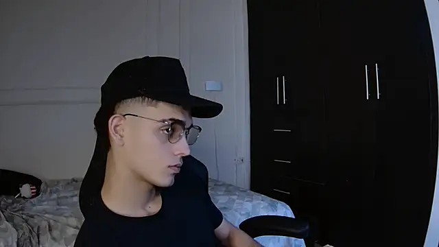 Snapshot of nathan_shimmer chatting on December 15, 2025, 1:26 pm nathan shimmer online show from December 15, 2025, 1:26 pm