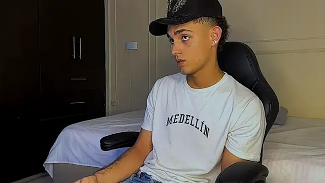 Snapshot of nathan_shimmer chatting on December 20, 2025, 8:49 pm nathan shimmer online show from December 20, 2025, 8:49 pm