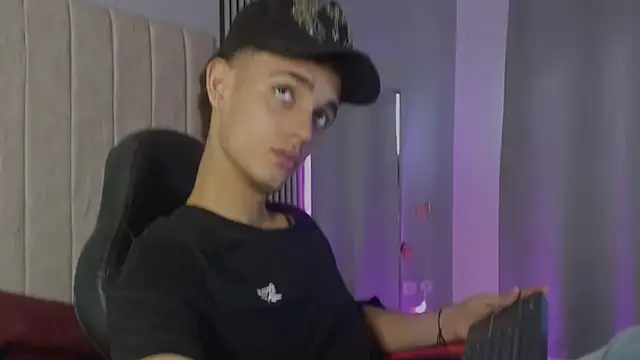 Snapshot of nathan_shimmer chatting on January 5, 2026, 10:02 pm nathan shimmer online show from January 5, 2026, 10:02 pm