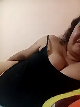 Snapshot of Caroomoom27 chatting on February 13, 2026, 7:48 am Caroomoom27 online show from February 13, 2026, 7:48 am