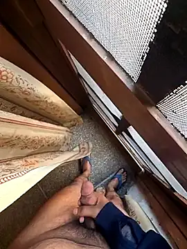 Snapshot of desir3dlund chatting on December 14, 2025, 9:58 am desir3dlund online show from December 14, 2025, 9:58 am